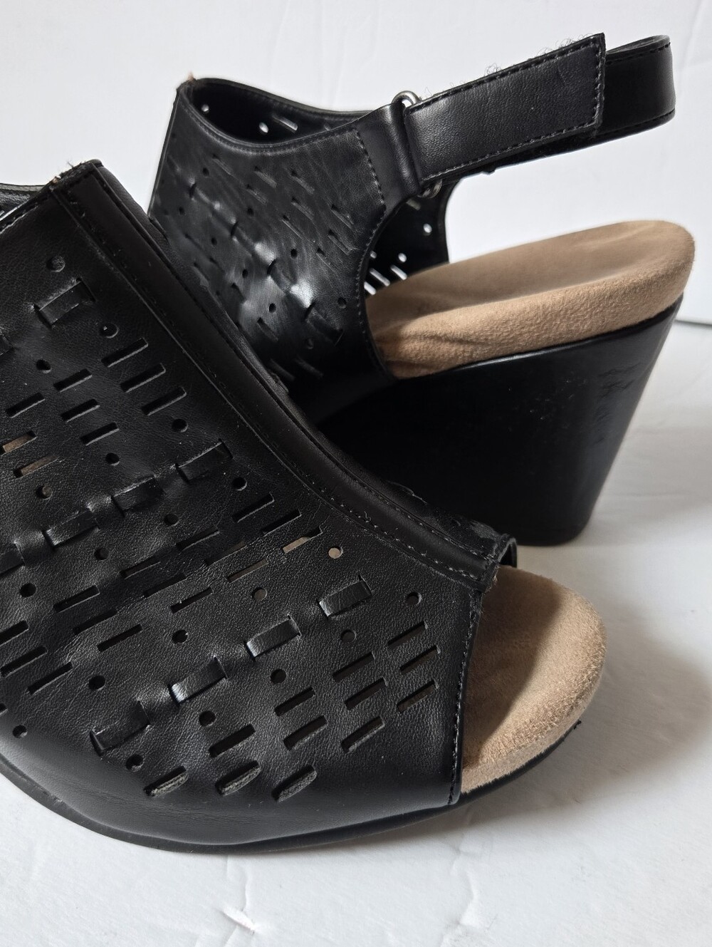 Women’s Black Cut Out Wedge Sandals Ankle strap Size 11 Chinese Laundry - Picture 17 of 17